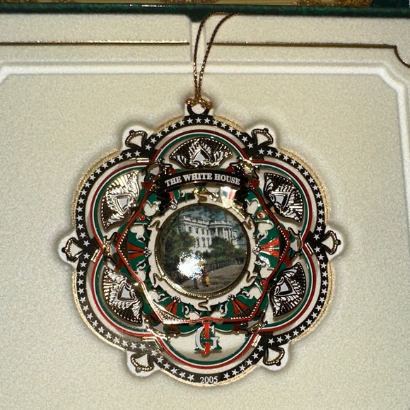 Gold and Green Ornament - Picture 2 of 6